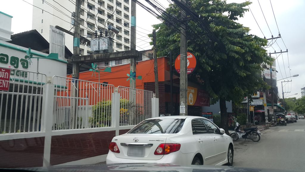 ภาพถนนตรงที่ กู๊ดไซน์ สโตร์ (สาขา เชียงใหม่) ตั้งอยู่ ถ่ายโดย jrcarlsen พ.ศ. 2560 (2017) · A street-level view of where กู๊ดไซน์ สโตร์ (สาขา เชียงใหม่) · Kut Sai Store (sakha Chiang Mai) stands, by jrcarlsen in 2560 (2017)