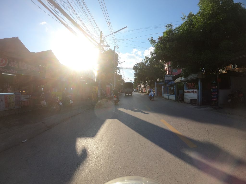 ภาพถนนตรงที่ ศูนย์ถ่ายเอกสาร (ราชภัฎ) ตั้งอยู่ ถ่ายโดย chanuwath_grab พ.ศ. 2562 (2019) · A street-level view of where ศูนย์ถ่ายเอกสาร (ราชภัฎ) · Thaieksan (ratphat) Centre stands, by chanuwath_grab in 2562 (2019)