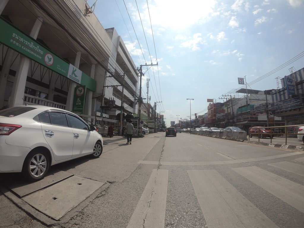 ภาพถนนตรงที่ เจแปน ก๊อปปี้เซ็นเตอร์ ตั้งอยู่ ถ่ายโดย chanuwath_grab พ.ศ. 2562 (2019) · A street-level view of where เจแปน ก๊อปปี้เซ็นเตอร์ · Chepaen Copy Center stands, by chanuwath_grab in 2562 (2019)