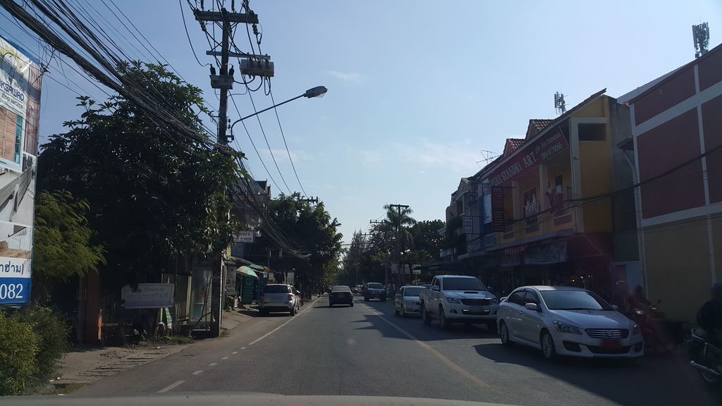 ภาพถนนตรงที่ โฟโต้ปริ้น ตั้งอยู่ ถ่ายโดย jrcarlsen พ.ศ. 2559 (2016) · A street-level view of where โฟโต้ปริ้น · Photo Print stands, by jrcarlsen in 2559 (2016)
