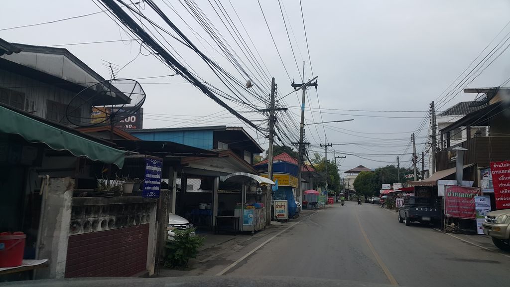 ภาพถนนตรงที่ เอเอ พายัพ ร้านถ่ายเอกสาร ตั้งอยู่ ถ่ายโดย jrcarlsen พ.ศ. 2559 (2016) · A street-level view of where เอเอ พายัพ ร้านถ่ายเอกสาร · A A Payap Ran Thaieksan stands, by jrcarlsen in 2559 (2016)