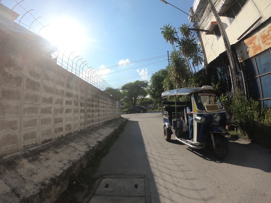 ภาพถนนตรงที่ อินเตอร์เท็ค OA ตั้งอยู่ ถ่ายโดย chanuwath_grab พ.ศ. 2562 (2019) · A street-level view of where อินเตอร์เท็ค OA · Intoethek OA stands, by chanuwath_grab in 2562 (2019)