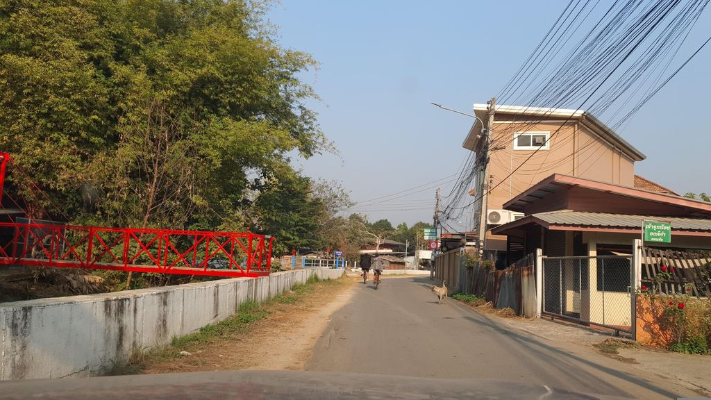 ภาพถนนตรงที่ นพกฤต การพิมพ์ ตั้งอยู่ ถ่ายโดย jrcarlsen พ.ศ. 2566 (2023) · A street-level view of where นพกฤต การพิมพ์ · Naphokrueta Kanphim stands, by jrcarlsen in 2566 (2023)