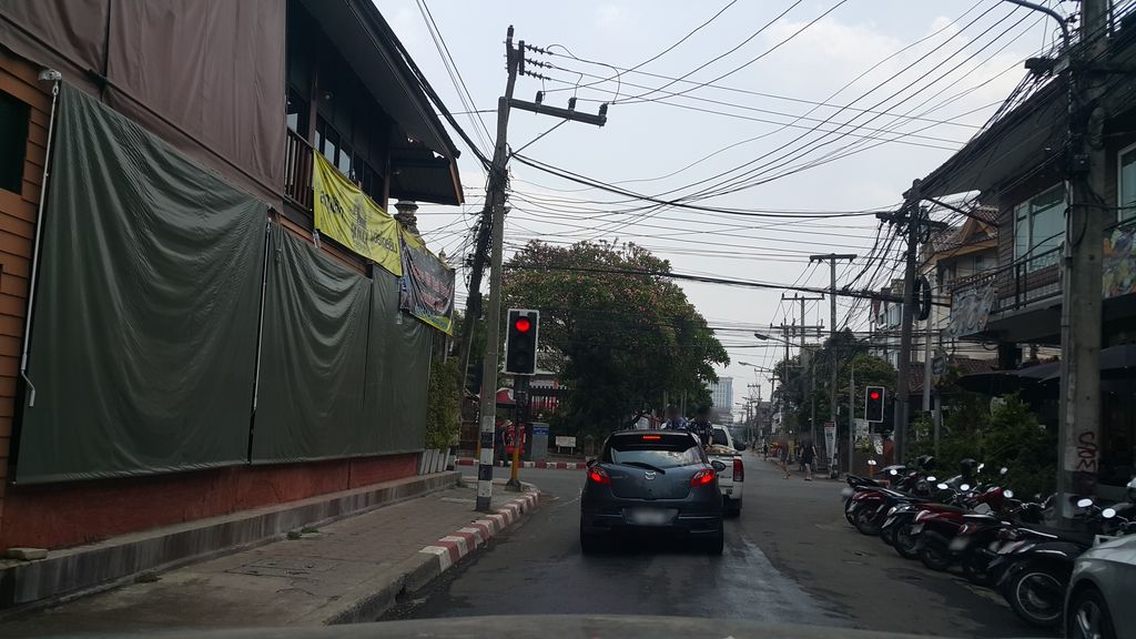ภาพถนนตรงที่ เฉลิมรัตน์ เครื่องเขียน ตั้งอยู่ ถ่ายโดย jrcarlsen พ.ศ. 2560 (2017) · A street-level view of where เฉลิมรัตน์ เครื่องเขียน · Chelimrat Khrueangkhian stands, by jrcarlsen in 2560 (2017)