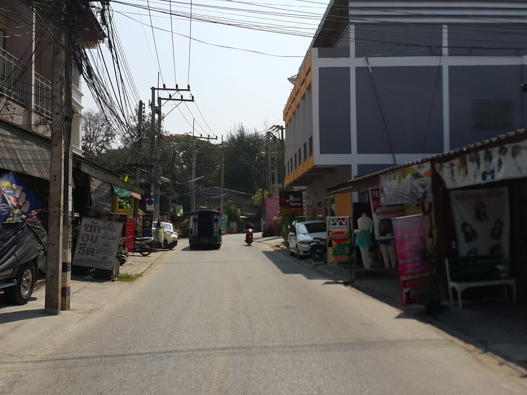 ภาพถนนตรงที่ เจเอ ก๊อปปี้ ตั้งอยู่ ถ่ายโดย jrcarlsen พ.ศ. 2558 (2015) · A street-level view of where เจเอ ก๊อปปี้ · J A Copy stands, by jrcarlsen in 2558 (2015)