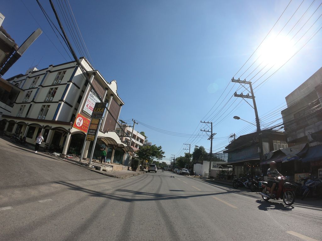 ภาพถนนตรงที่ พลาสวูดคาเฟ่ ตั้งอยู่ ถ่ายโดย chanuwath_grab พ.ศ. 2562 (2019) · A street-level view of where พลาสวูดคาเฟ่ · Phlatwutkhafe stands, by chanuwath_grab in 2562 (2019)
