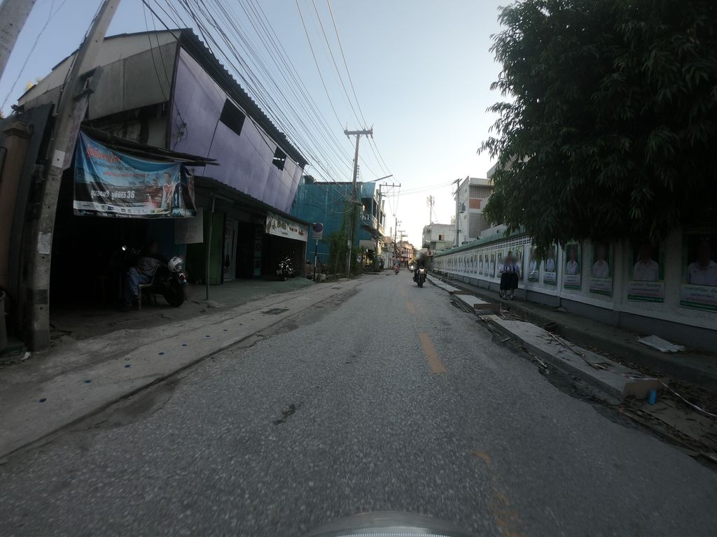 ภาพถนนตรงที่ เดอะซันปรินท์ ตั้งอยู่ ถ่ายโดย chanuwath_grab พ.ศ. 2562 (2019) · A street-level view of where เดอะซันปรินท์ · The San Prin stands, by chanuwath_grab in 2562 (2019)