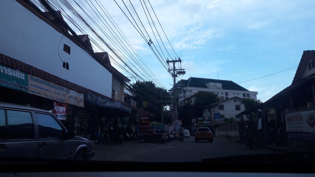 ภาพถนนตรงที่ โรงพิมพ์สบายปรินท์ ตั้งอยู่ ถ่ายโดย ratchaphat พ.ศ. 2559 (2016) · A street-level view of where โรงพิมพ์สบายปรินท์ · Rongphim Sabai Prin stands, by ratchaphat in 2559 (2016)