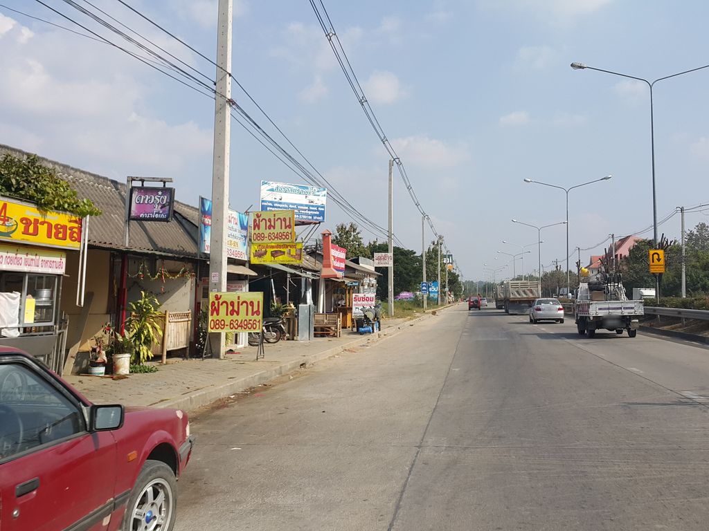 ภาพถนนตรงที่ แอทมีเดีย เฮ้าส์ ตั้งอยู่ ถ่ายโดย jrcarlsen พ.ศ. 2557 (2014) · A street-level view of where แอทมีเดีย เฮ้าส์ · At Media House stands, by jrcarlsen in 2557 (2014)