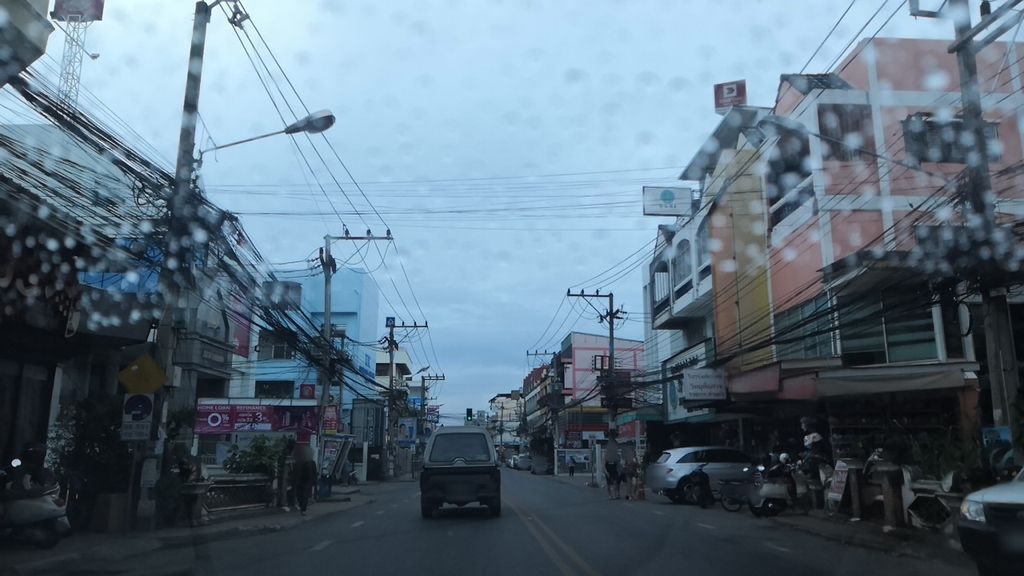 ภาพถนนตรงที่ โฟโต้บัค (สาขาช้างเผือก) ตั้งอยู่ ถ่ายโดย charlesano พ.ศ. 2561 (2018) · A street-level view of where โฟโต้บัค (สาขาช้างเผือก) · Fotobak (sakha Chang Phueak) stands, by charlesano in 2561 (2018)