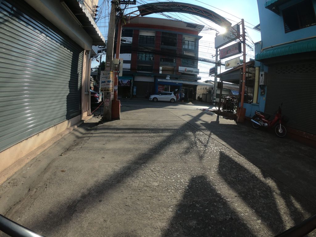 ภาพถนนตรงที่ คอมอต์สกีน ตั้งอยู่ ถ่ายโดย chanuwath_grab พ.ศ. 2562 (2019) · A street-level view of where คอมอต์สกีน · Khomotkin stands, by chanuwath_grab in 2562 (2019)