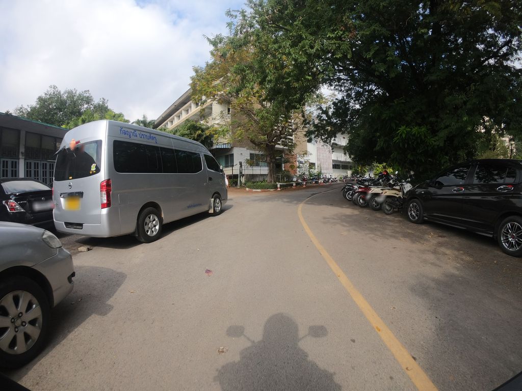 ภาพถนนตรงที่ ดินสอสี Inspired by CMU Co-op ตั้งอยู่ ถ่ายโดย chanuwath_grab พ.ศ. 2562 (2019) · A street-level view of where ดินสอสี Inspired by CMU Co-op stands, by chanuwath_grab in 2562 (2019)