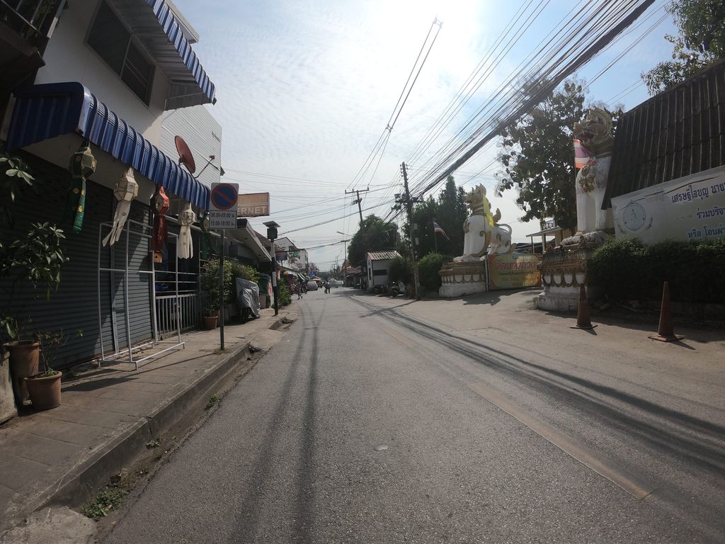 ภาพถนนตรงที่ เชียงใหม่โพสมีเดีย ตั้งอยู่ ถ่ายโดย chanuwath_grab พ.ศ. 2562 (2019) · A street-level view of where เชียงใหม่โพสมีเดีย · Chiang Mai Phot Media stands, by chanuwath_grab in 2562 (2019)