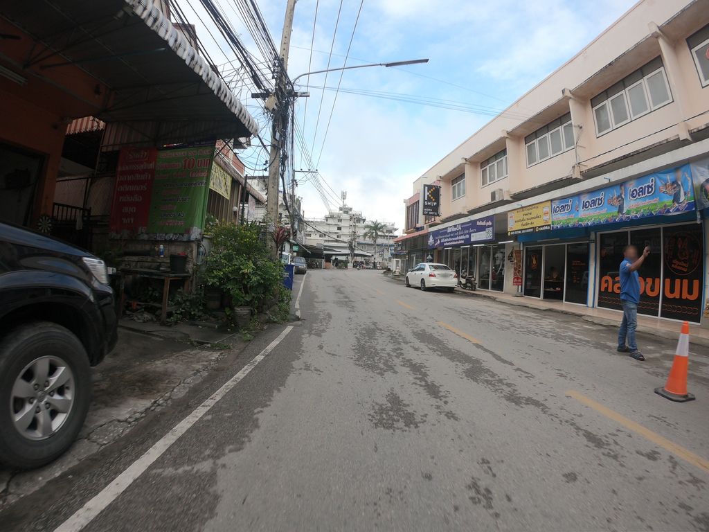 ภาพถนนตรงที่ วิลาศการพิมพ์ ตั้งอยู่ ถ่ายโดย chanuwath_grab พ.ศ. 2562 (2019) · A street-level view of where วิลาศการพิมพ์ · Wilat Kanphim stands, by chanuwath_grab in 2562 (2019)