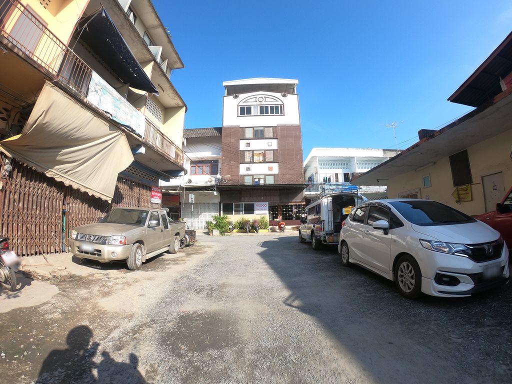 ภาพถนนตรงที่ โปรวินอาร์ต ตั้งอยู่ ถ่ายโดย chanuwath_grab พ.ศ. 2562 (2019) · A street-level view of where โปรวินอาร์ต · Pro Win Art stands, by chanuwath_grab in 2562 (2019)