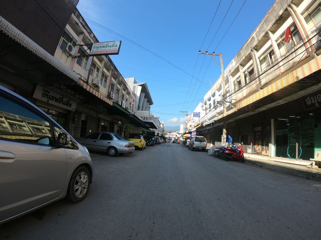 ภาพถนนตรงที่ ธนุชพริ้นติ้ง ตั้งอยู่ ถ่ายโดย chanuwath_grab พ.ศ. 2562 (2019) · A street-level view of where ธนุชพริ้นติ้ง · Tha Nut Phrinting stands, by chanuwath_grab in 2562 (2019)