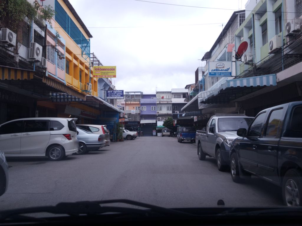 ภาพถนนตรงที่ พัฒนชัยทำปก ตั้งอยู่ ถ่ายโดย wapriz พ.ศ. 2561 (2018) · A street-level view of where พัฒนชัยทำปก · Phatnachaithampok stands, by wapriz in 2561 (2018)