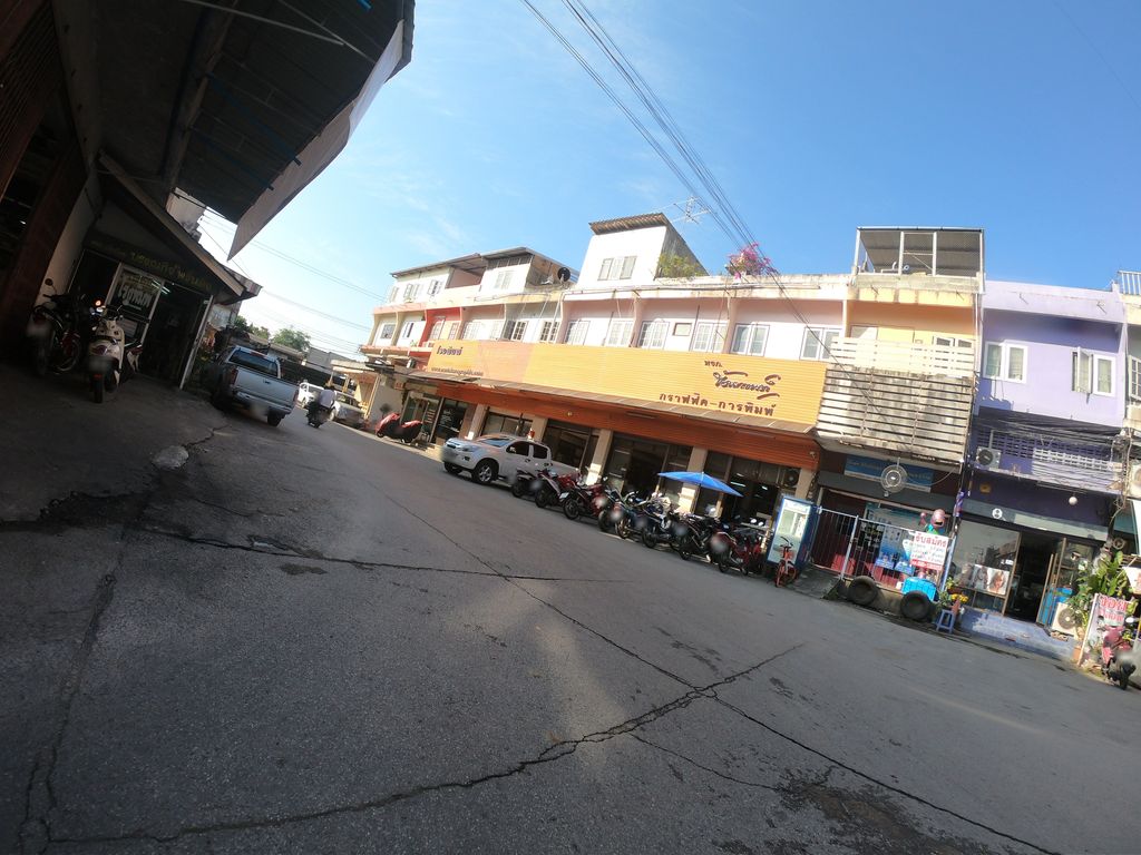 ภาพถนนตรงที่ บรรณกิจ พรินติ้ง ตั้งอยู่ ถ่ายโดย chanuwath_grab พ.ศ. 2562 (2019) · A street-level view of where บรรณกิจ พรินติ้ง · Braronkit Phrinting stands, by chanuwath_grab in 2562 (2019)