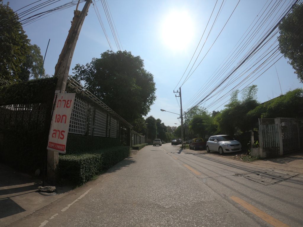 ภาพถนนตรงที่ คอนโทรล+ที ตั้งอยู่ ถ่ายโดย chanuwath_grab พ.ศ. 2562 (2019) · A street-level view of where คอนโทรล+ที · Khonson+thi stands, by chanuwath_grab in 2562 (2019)