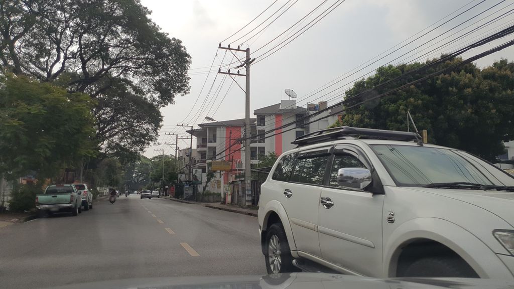 ภาพถนนตรงที่ ซิงสกีน ตั้งอยู่ ถ่ายโดย jrcarlsen พ.ศ. 2565 (2022) · A street-level view of where ซิงสกีน · Singsakin stands, by jrcarlsen in 2565 (2022)