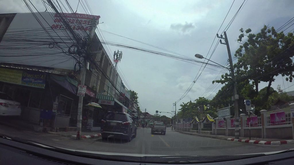 ภาพถนนตรงที่ เจ้าพระยา`41 ตั้งอยู่ ถ่ายโดย kaart_3 พ.ศ. 2562 (2019) · A street-level view of where เจ้าพระยา`41 · Chaophraya`41 stands, by kaart_3 in 2562 (2019)
