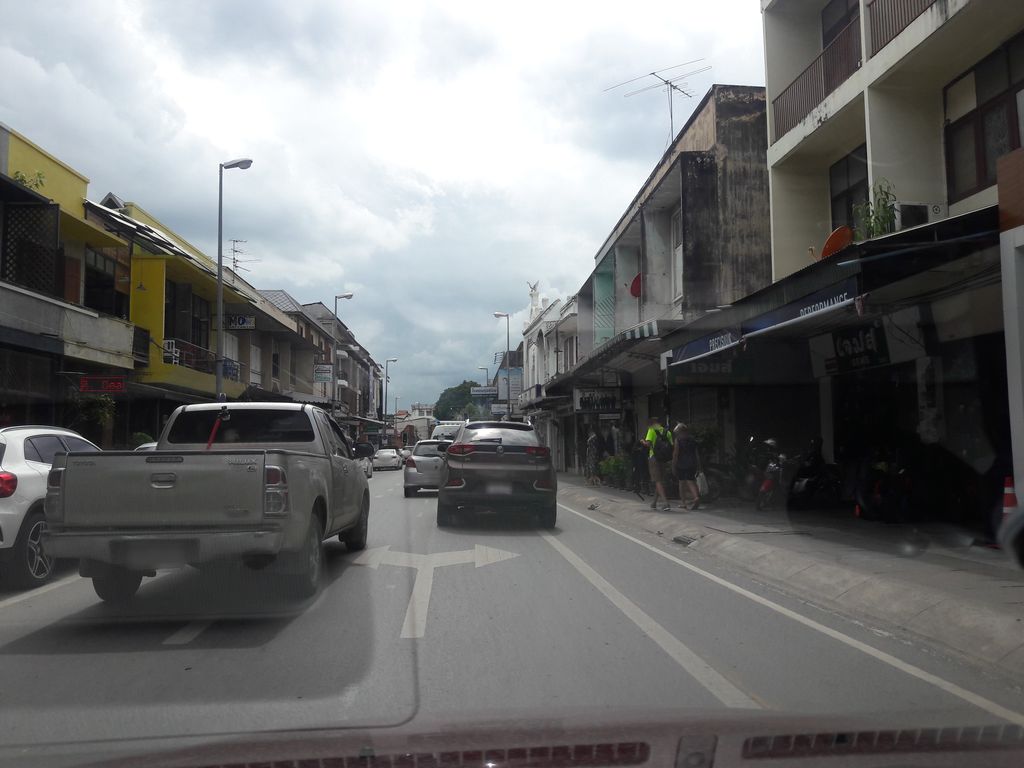 ภาพถนนตรงที่ โรงพิมพ์ท่าแพการพิมพ์ ตั้งอยู่ ถ่ายโดย ratchaphat พ.ศ. 2561 (2018) · A street-level view of where โรงพิมพ์ท่าแพการพิมพ์ · Rongphim Tha Phae Kanphim stands, by ratchaphat in 2561 (2018)