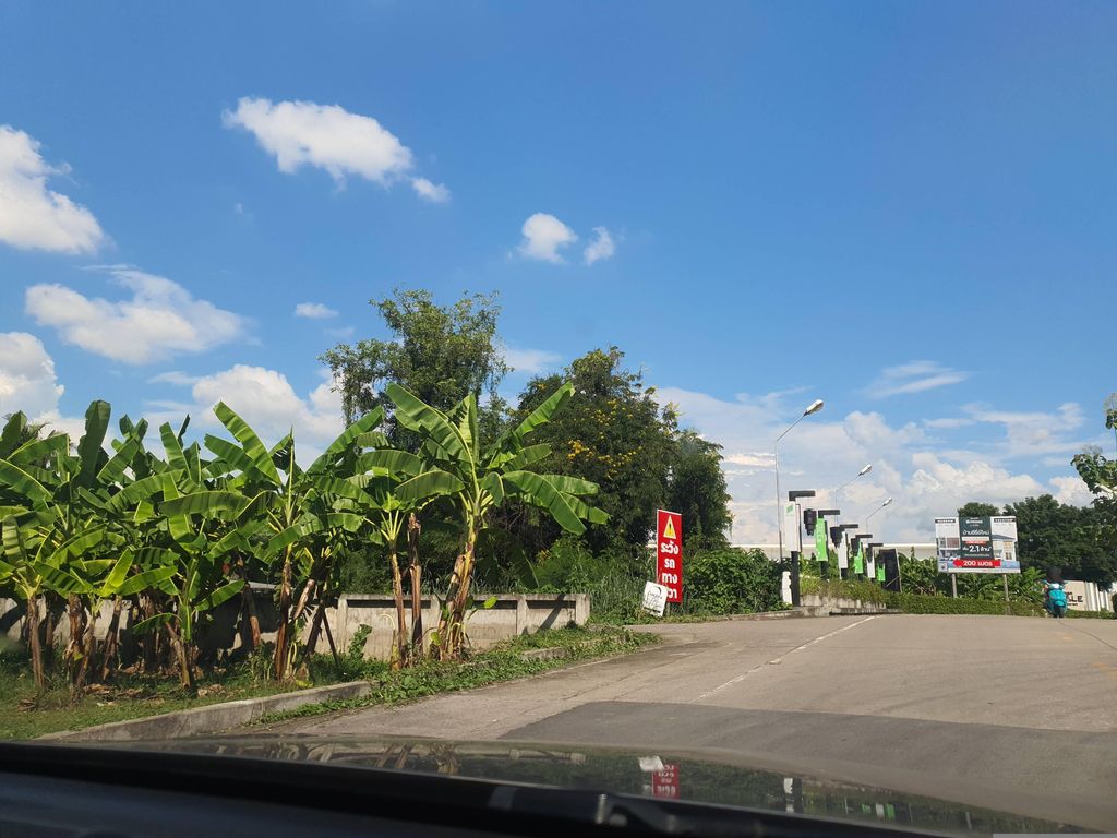 ภาพถนนตรงที่ คูณคูณการป้าย 888 ตั้งอยู่ ถ่ายโดย jrcarlsen พ.ศ. 2566 (2023) · A street-level view of where คูณคูณการป้าย 888 · Khun Khun Kanpai 888 stands, by jrcarlsen in 2566 (2023)