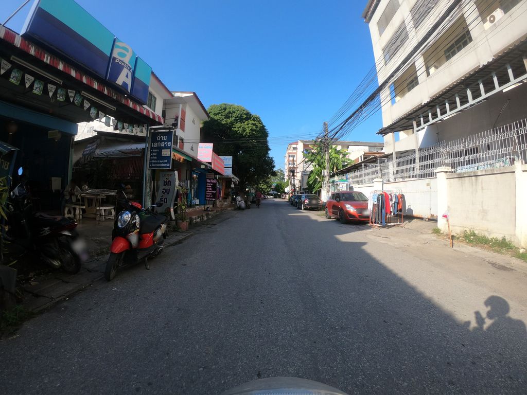 ภาพถนนตรงที่ อาร์ พี ก๊อปปี้ช็อป RP ตั้งอยู่ ถ่ายโดย chanuwath_grab พ.ศ. 2562 (2019) · A street-level view of where อาร์ พี ก๊อปปี้ช็อป RP · A Phi Copy Shop RP stands, by chanuwath_grab in 2562 (2019)
