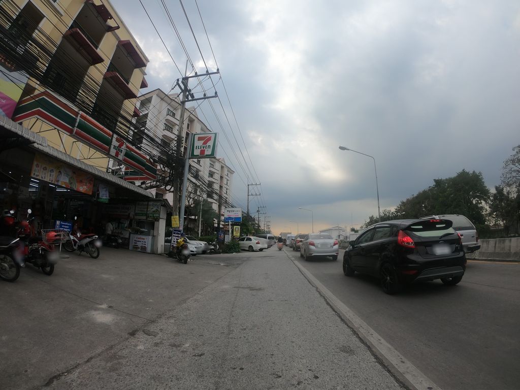 ภาพถนนตรงที่ มิสเตอร์เจมส์ดีไซน์ ตั้งอยู่ ถ่ายโดย chanuwath_grab พ.ศ. 2562 (2019) · A street-level view of where มิสเตอร์เจมส์ดีไซน์ · Mister Chem Design stands, by chanuwath_grab in 2562 (2019)