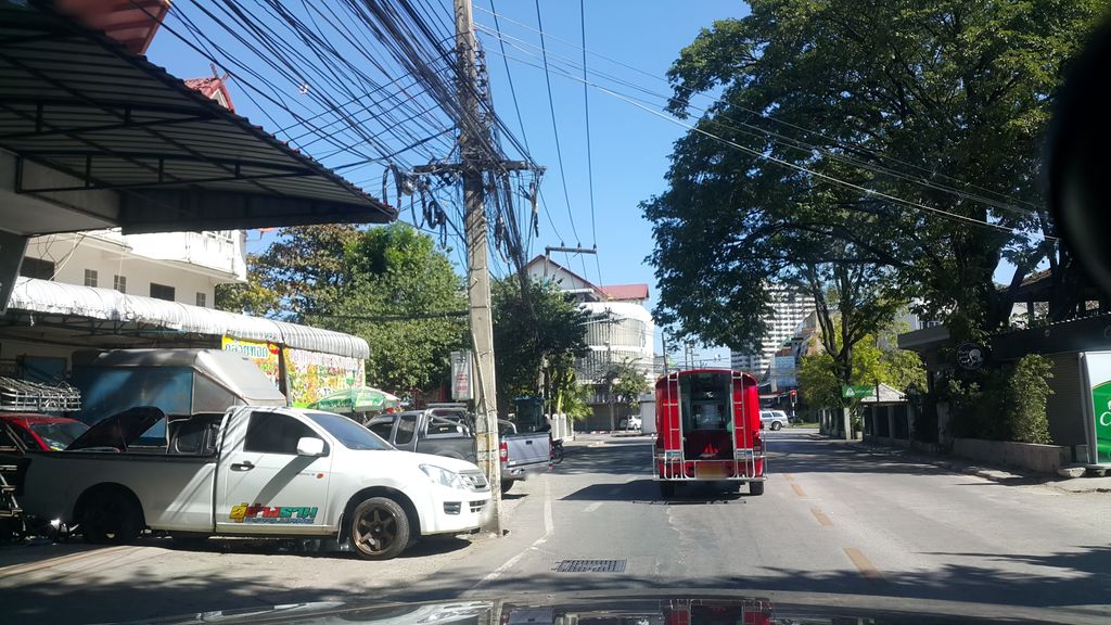ภาพถนนตรงที่ ป้าย 99999 นีออนโฆษณา เชียงใหม่ ตั้งอยู่ ถ่ายโดย jrcarlsen พ.ศ. 2561 (2018) · A street-level view of where ป้าย 99999 นีออนโฆษณา เชียงใหม่ · Pai 99999 Nionkhotna Chiang Mai stands, by jrcarlsen in 2561 (2018)
