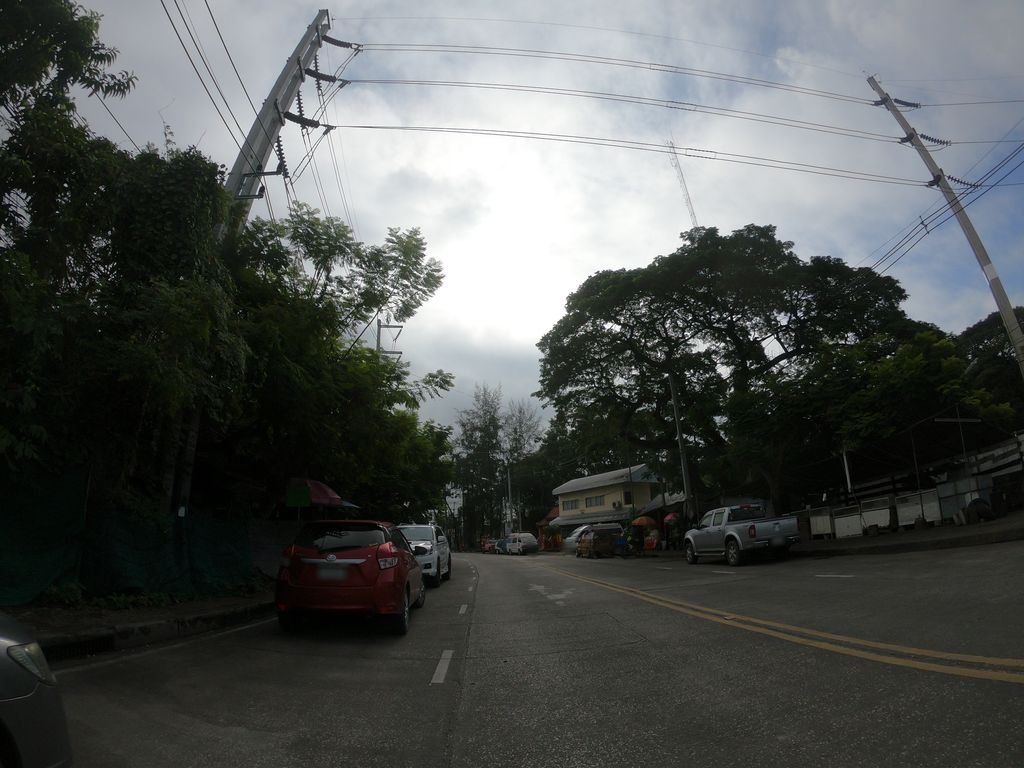 ภาพถนนตรงที่ ร้านสายน้ำผึ้ง ตั้งอยู่ ถ่ายโดย chanuwath_grab พ.ศ. 2562 (2019) · A street-level view of where ร้านสายน้ำผึ้ง · Ran Sainamphueng stands, by chanuwath_grab in 2562 (2019)