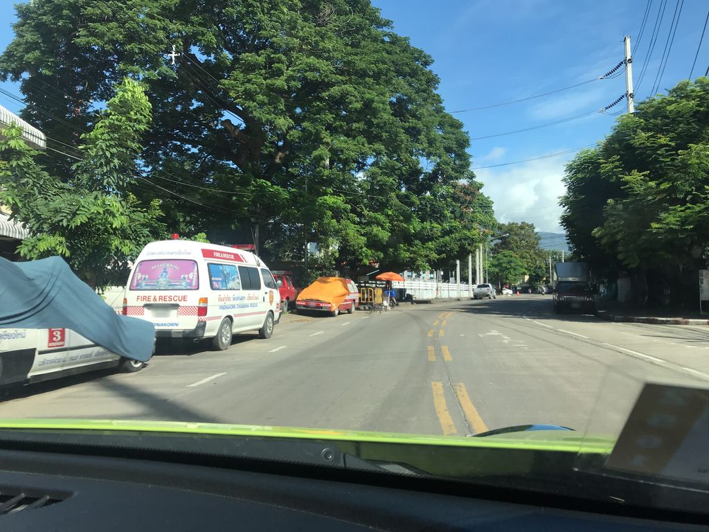ภาพถนนตรงที่ นราวดีเพ็ทช็อป ตั้งอยู่ ถ่ายโดย ppimpream พ.ศ. 2561 (2018) · A street-level view of where นราวดีเพ็ทช็อป · Nara Wadi Pet Shop stands, by ppimpream in 2561 (2018)