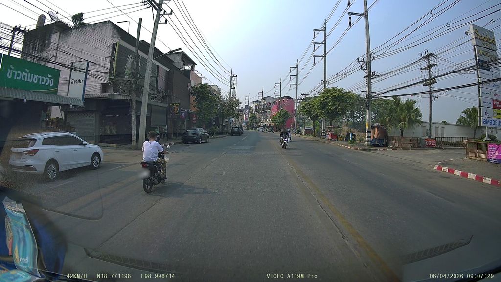ภาพถนนตรงที่ แสนดีเพ็ทช็อป (สาขาช้างคลาน) ตั้งอยู่ ถ่ายโดย ThailandCambodia พ.ศ. 2569 (2026) · A street-level view of where แสนดีเพ็ทช็อป (สาขาช้างคลาน) · Saendi Pet Shop (sakha Chang Khlan) stands, by ThailandCambodia in 2569 (2026)