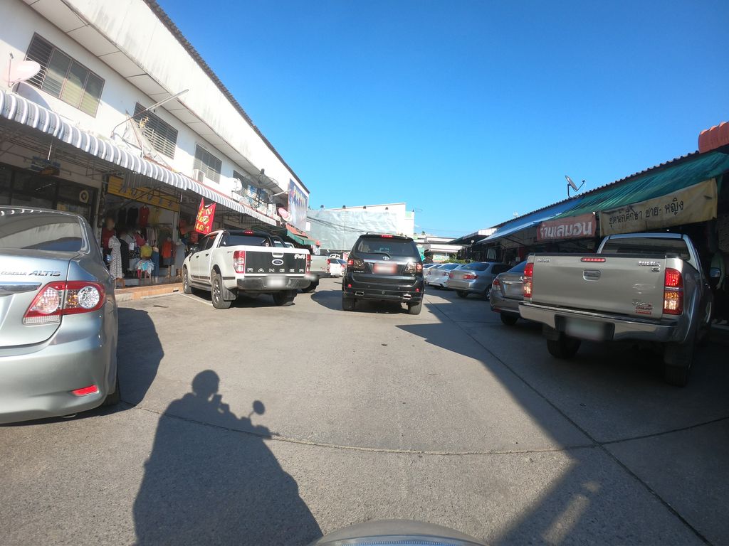 ภาพถนนตรงที่ Mn เพ็ทมาร์ท (ตลาดธานินทร์) ตั้งอยู่ ถ่ายโดย chanuwath_grab พ.ศ. 2562 (2019) · A street-level view of where Mn เพ็ทมาร์ท (ตลาดธานินทร์) · Mn Pet Mart (talat Thanin) stands, by chanuwath_grab in 2562 (2019)