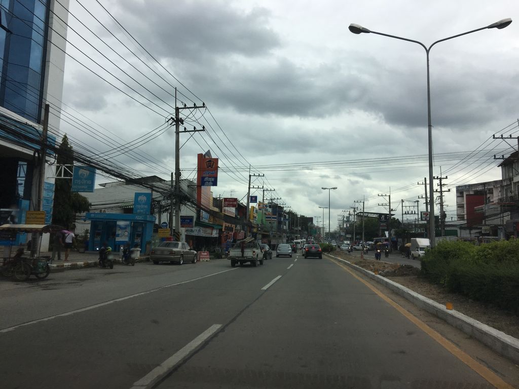 ภาพถนนตรงที่ สมายด็อกเพ็ทช็อป (สาขา 2 ข่วงสิงห์) ตั้งอยู่ ถ่ายโดย wapriz พ.ศ. 2561 (2018) · A street-level view of where สมายด็อกเพ็ทช็อป (สาขา 2 ข่วงสิงห์) · Sa Mai Dook Pet Shop (sakha 2 Khwongsing) stands, by wapriz in 2561 (2018)