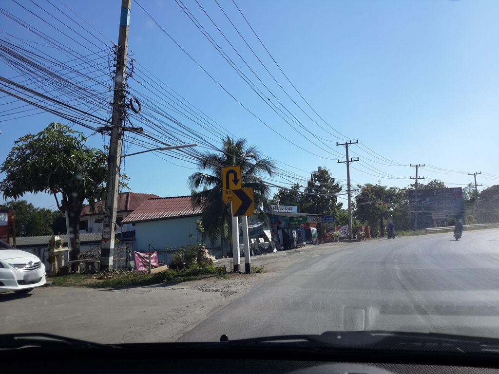 ภาพถนนตรงที่ ร้าน เพ็ทแฟมิลี่ 1 ตั้งอยู่ ถ่ายโดย mishari พ.ศ. 2557 (2014) · A street-level view of where ร้าน เพ็ทแฟมิลี่ 1 · Ran Pet Family 1 stands, by mishari in 2557 (2014)