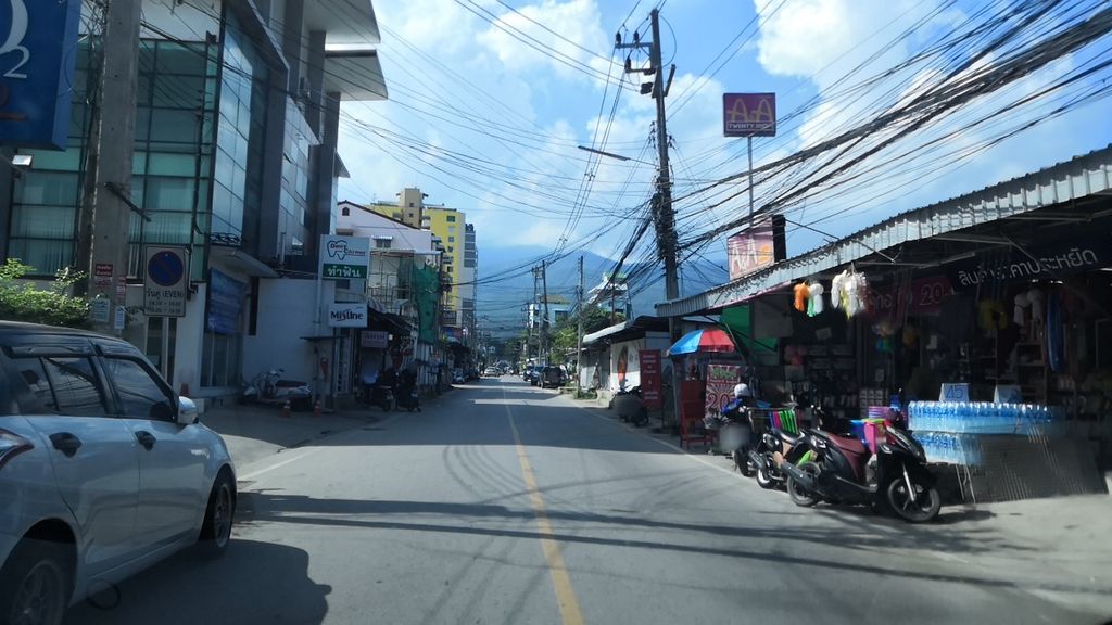 ภาพถนนตรงที่ บีแฮป กายภาพบำบัด ตั้งอยู่ ถ่ายโดย charlesano พ.ศ. 2561 (2018) · A street-level view of where บีแฮป กายภาพบำบัด · B Haep Kaiphapbambat stands, by charlesano in 2561 (2018)
