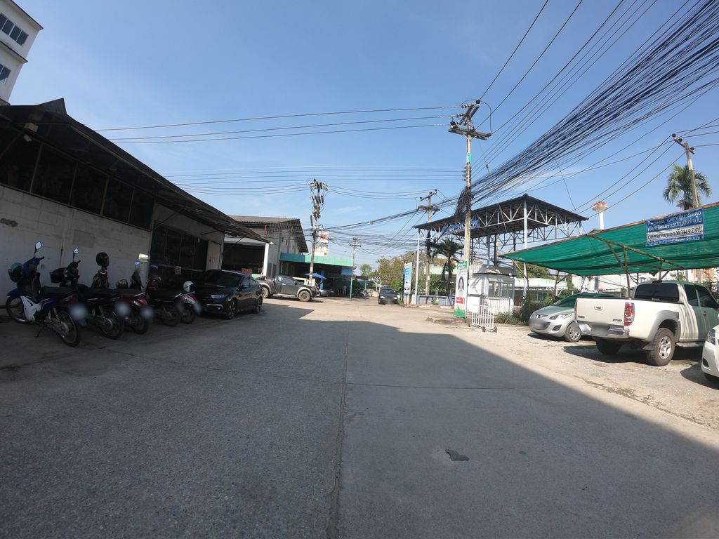 ภาพถนนตรงที่ เชียงใหม่การบัญชี ธุรกิจและกฎหมาย ตั้งอยู่ ถ่ายโดย chanuwath_grab พ.ศ. 2562 (2019) · A street-level view of where เชียงใหม่การบัญชี ธุรกิจและกฎหมาย · Chiang Mai Kanbanchi Thunkit Lae Kotmai stands, by chanuwath_grab in 2562 (2019)