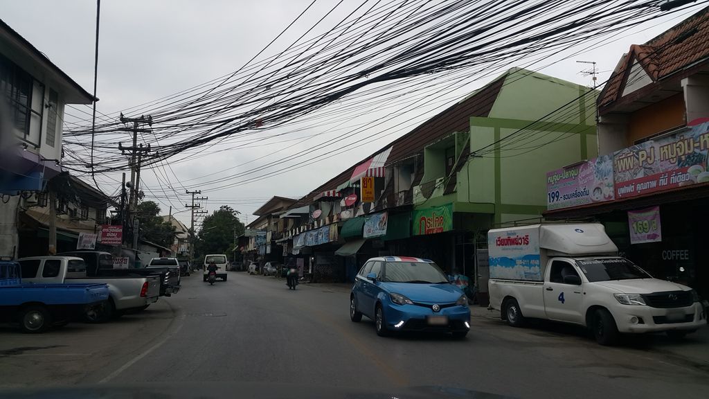 ภาพถนนตรงที่ เกรียงไกร ทนายความ บัญชี ตั้งอยู่ ถ่ายโดย jrcarlsen พ.ศ. 2559 (2016) · A street-level view of where เกรียงไกร ทนายความ บัญชี · Kriangkai Thanaikhwam Banchi stands, by jrcarlsen in 2559 (2016)