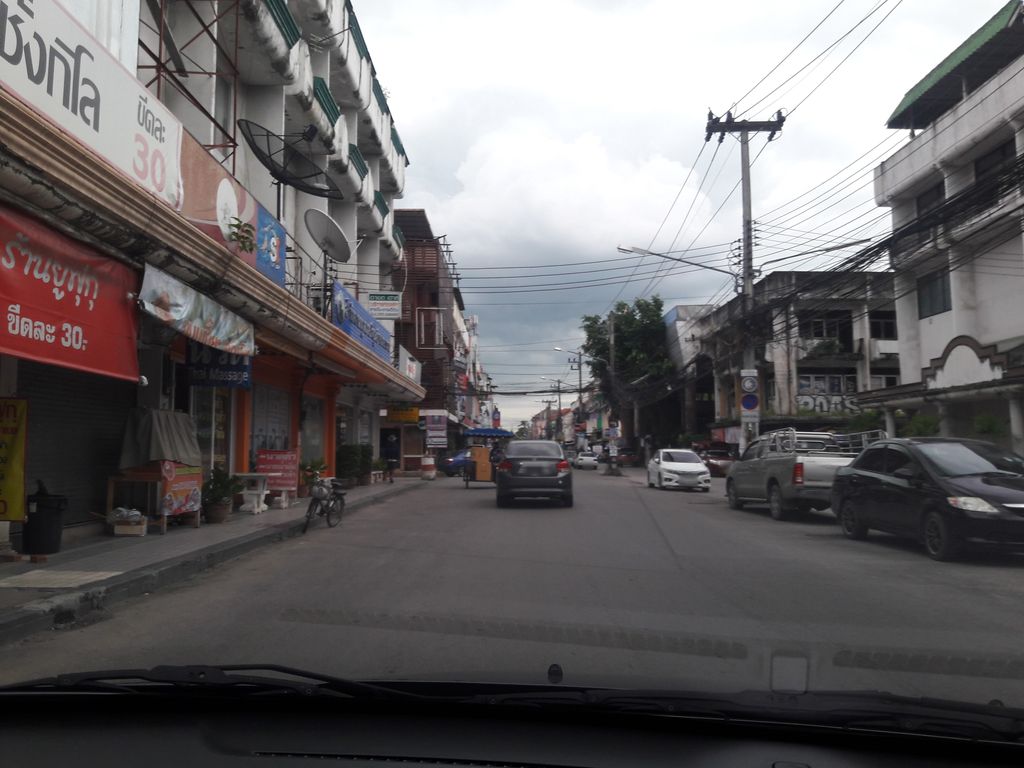 ภาพถนนตรงที่ วิบูลย์ทนายความ ตั้งอยู่ ถ่ายโดย superbate พ.ศ. 2561 (2018) · A street-level view of where วิบูลย์ทนายความ · Wibun Thanaikhwam stands, by superbate in 2561 (2018)