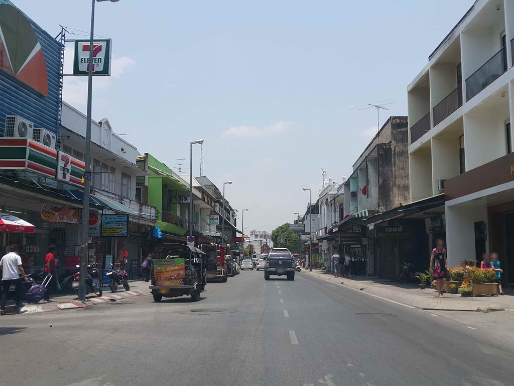 ภาพถนนตรงที่ ไทยออดิเตอร์ กรุ๊ป ตั้งอยู่ ถ่ายโดย jrcarlsen พ.ศ. 2558 (2015) · A street-level view of where ไทยออดิเตอร์ กรุ๊ป · Thaioditoe Group stands, by jrcarlsen in 2558 (2015)