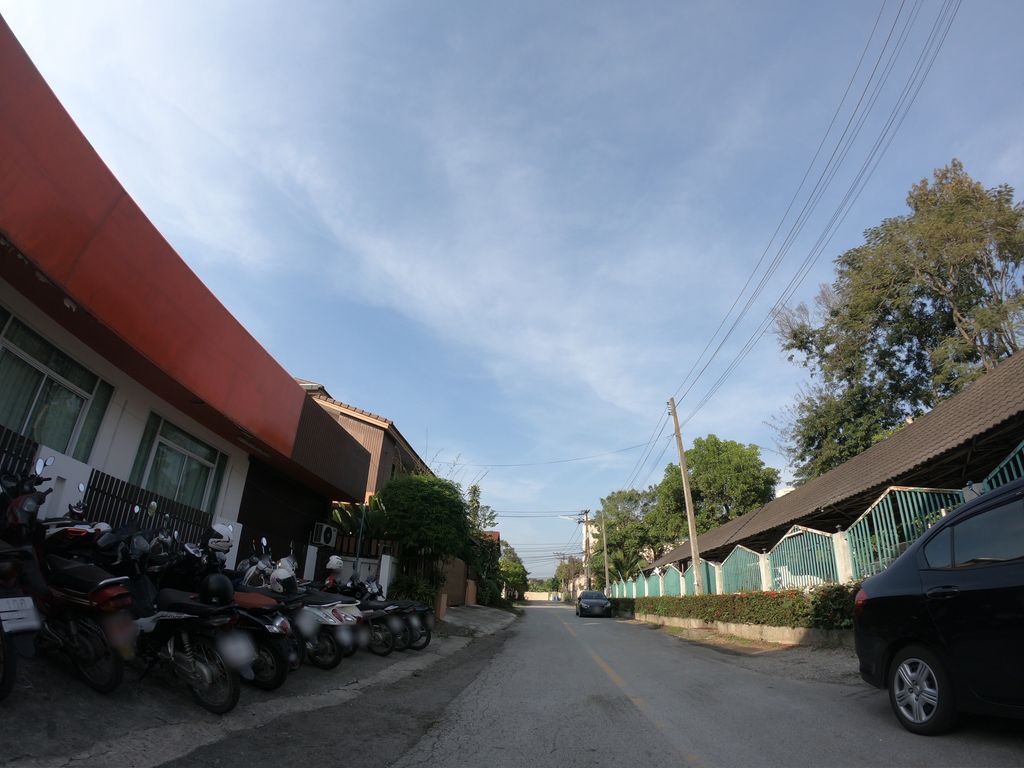 ภาพถนนตรงที่ ทีแอคเคานท์ บัญชี ตั้งอยู่ ถ่ายโดย chanuwath_grab พ.ศ. 2562 (2019) · A street-level view of where ทีแอคเคานท์ บัญชี · Thiaekkhaona Banchi stands, by chanuwath_grab in 2562 (2019)