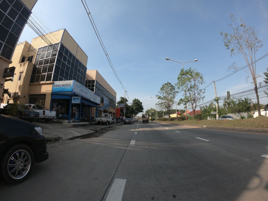 ภาพถนนตรงที่ สำนักงานกฎหมายนิติฤทธิ์ ตั้งอยู่ ถ่ายโดย chanuwath_grab พ.ศ. 2562 (2019) · A street-level view of where สำนักงานกฎหมายนิติฤทธิ์ · Samnakngan Kotmai Niti Rit stands, by chanuwath_grab in 2562 (2019)