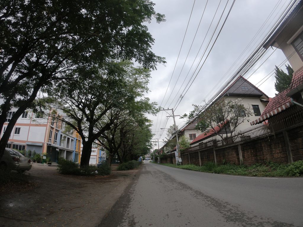 ภาพถนนตรงที่ เชียงใหม่เลดี้เฟริส รถเช่า ตั้งอยู่ ถ่ายโดย chanuwath_grab พ.ศ. 2562 (2019) · A street-level view of where เชียงใหม่เลดี้เฟริส รถเช่า · Chiang Mai Lady Froet Rotchao stands, by chanuwath_grab in 2562 (2019)