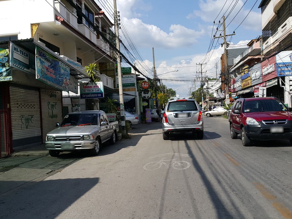 ภาพถนนตรงที่ นอร์ทเทอร์น สไลด์ ตั้งอยู่ ถ่ายโดย jrcarlsen พ.ศ. 2558 (2015) · A street-level view of where นอร์ทเทอร์น สไลด์ · Notthoen Salai stands, by jrcarlsen in 2558 (2015)
