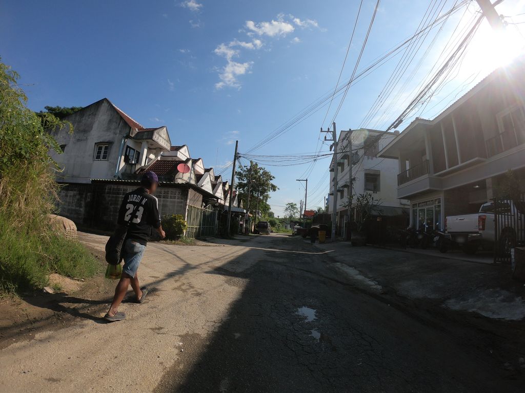 ภาพถนนตรงที่ สูทไฮคลาส ตั้งอยู่ ถ่ายโดย chanuwath_grab พ.ศ. 2562 (2019) · A street-level view of where Suit Hi-Class stands, by chanuwath_grab in 2562 (2019)