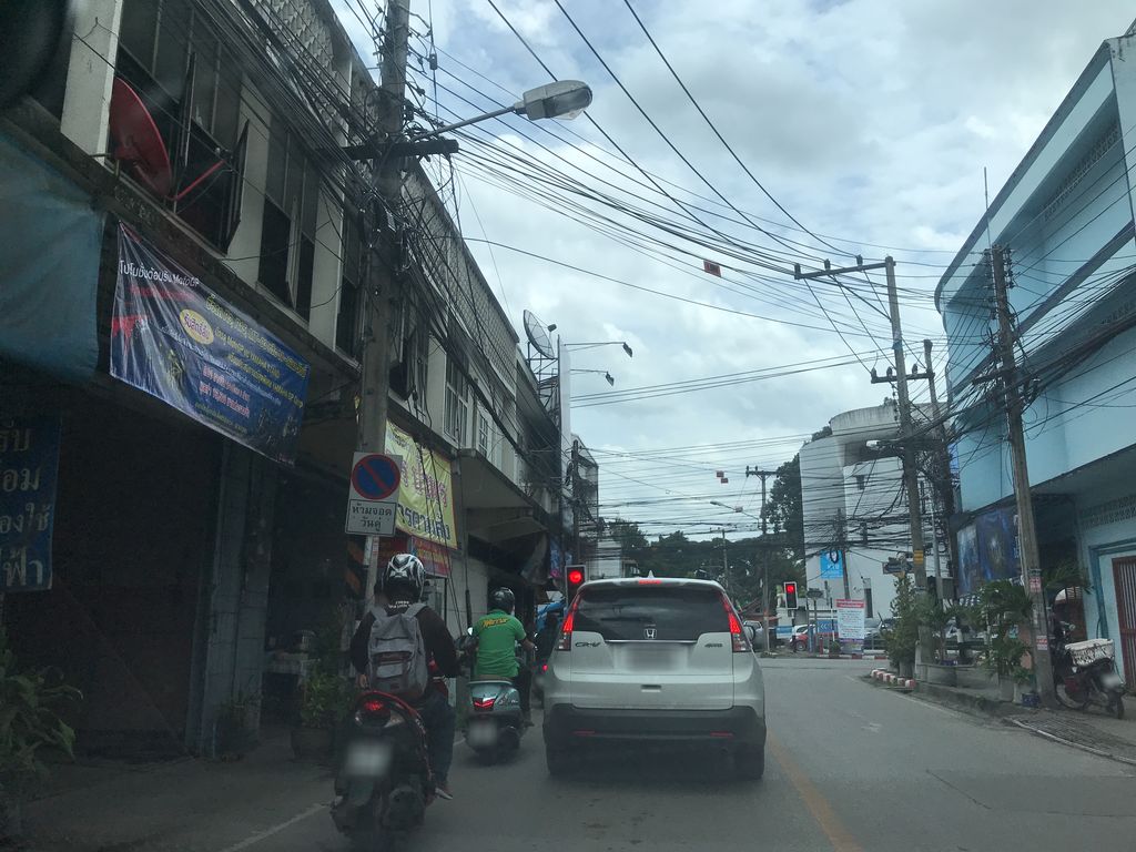 ภาพถนนตรงที่ ต้นน้ำ อีเล็คทรอนิกส์ ซ่อมเครื่องใช้ไฟฟ้า ตั้งอยู่ ถ่ายโดย prasert พ.ศ. 2561 (2018) · A street-level view of where ต้นน้ำ อีเล็คทรอนิกส์ ซ่อมเครื่องใช้ไฟฟ้า · Ton Nam I Leksonik Som Khrueangchai Faifa stands, by prasert in 2561 (2018)