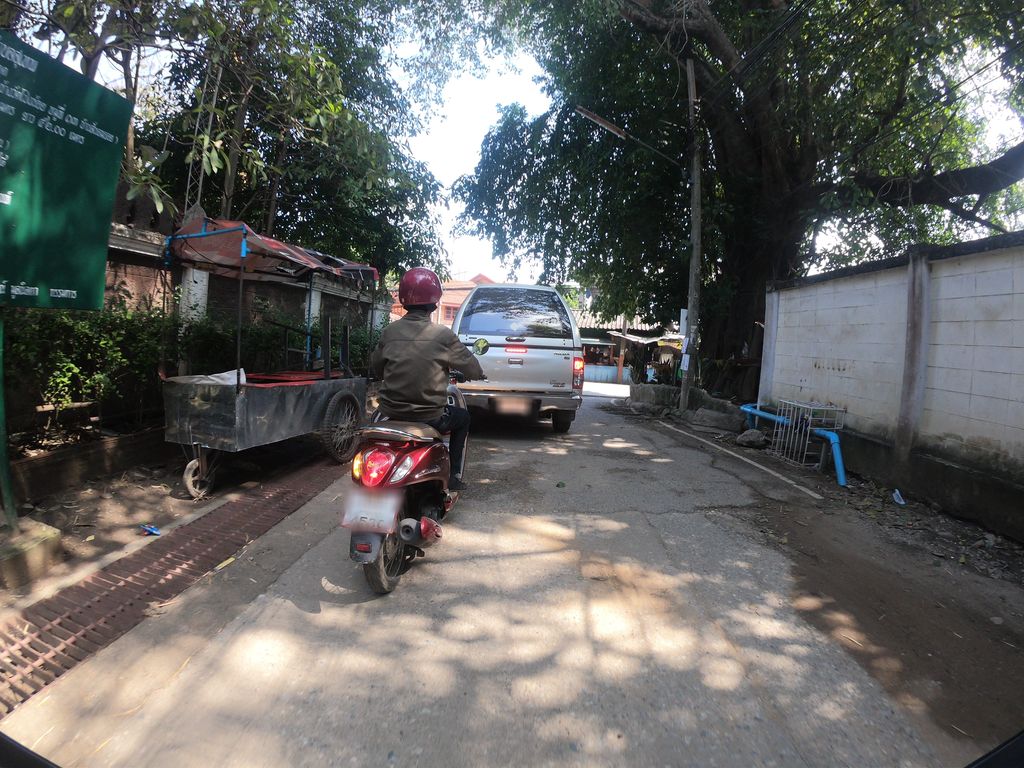 ภาพถนนตรงที่ รับซ่อมเครื่องใช้ไฟฟ้า [บ้านร่ำเปิง หลัง มช.] ตั้งอยู่ ถ่ายโดย chanuwath_grab พ.ศ. 2562 (2019) · A street-level view of where รับซ่อมเครื่องใช้ไฟฟ้า [บ้านร่ำเปิง หลัง มช.] · Rapsom Khrueangchai Faifa [ban Rampoeng Lang Mot.] stands, by chanuwath_grab in 2562 (2019)