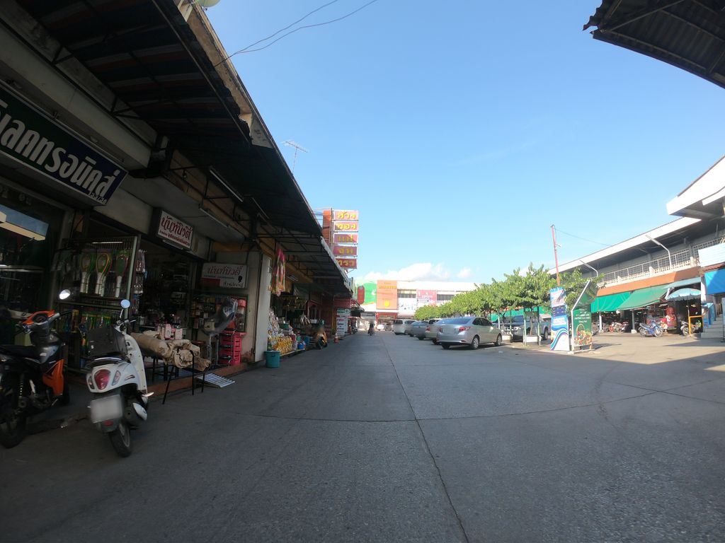 ภาพถนนตรงที่ ไมโครอิเล็กทรอนิกส์ ตั้งอยู่ ถ่ายโดย chanuwath_grab พ.ศ. 2562 (2019) · A street-level view of where ไมโครอิเล็กทรอนิกส์ · Maikho Electronics stands, by chanuwath_grab in 2562 (2019)