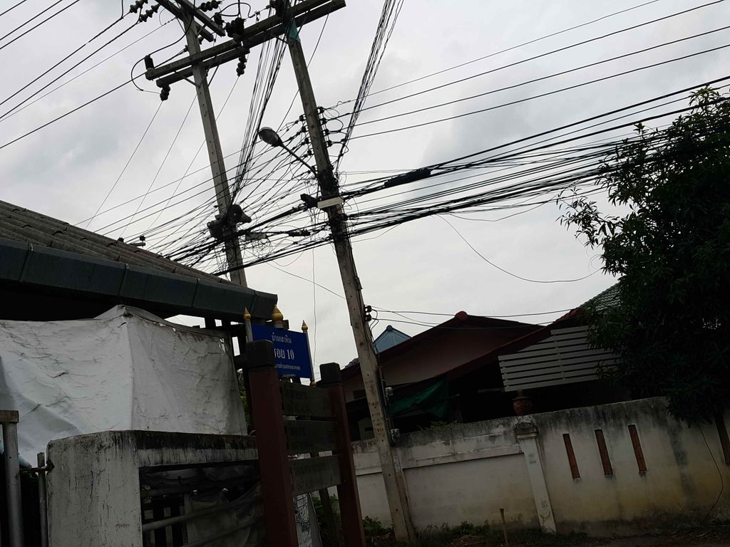 ภาพถนนตรงที่ ร้านซ่อมคอมพิวเตอร์[เสาหิน  เวียงกุมกาม] ตั้งอยู่ ถ่ายโดย jrcarlsen พ.ศ. 2558 (2015) · A street-level view of where ร้านซ่อมคอมพิวเตอร์[เสาหิน  เวียงกุมกาม] · Ran Som Computer[saohin Wiang Kum Kam] stands, by jrcarlsen in 2558 (2015)
